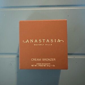 Anastasia Beverly Hills Cream Bronzer In Amber Shade